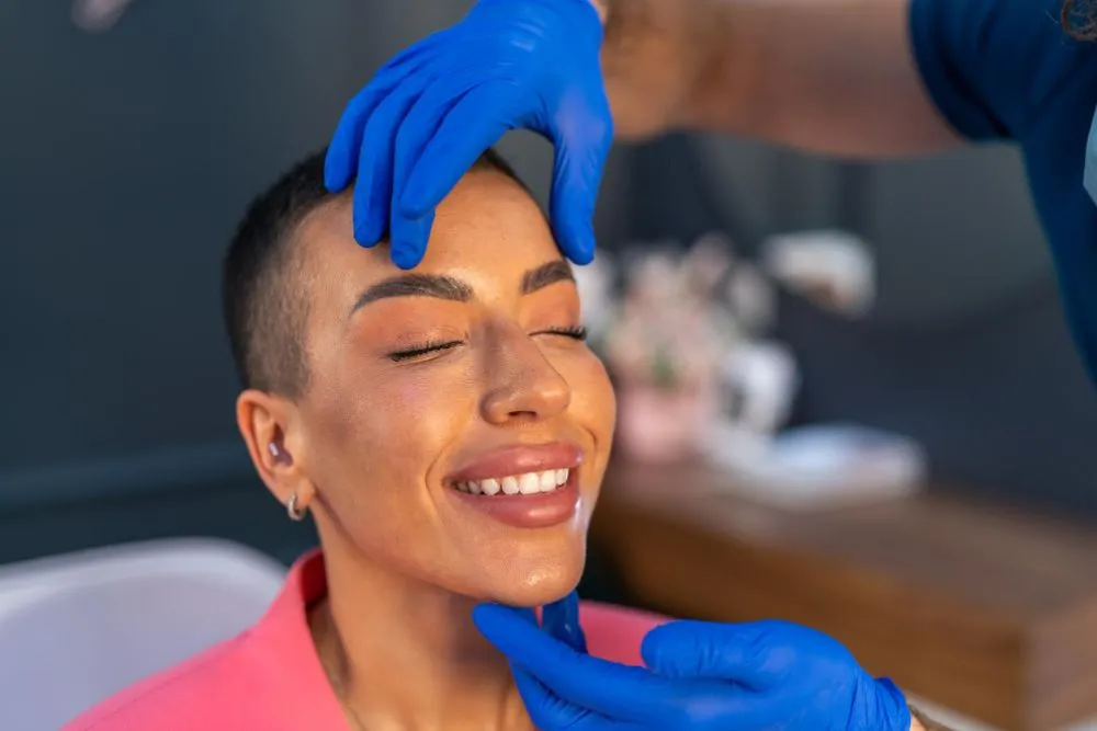 Recuperação Global do Sorriso: Como a Odontologia Rejuvenesce Seu Rosto